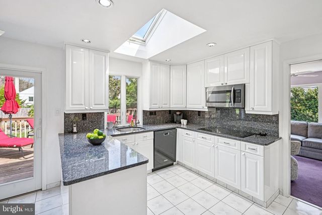 2 WARWICK CT, Mount Laurel, NJ 08054