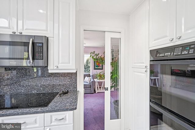 2 WARWICK CT, Mount Laurel, NJ 08054