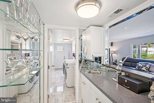 2 WARWICK CT, Mount Laurel, NJ 08054