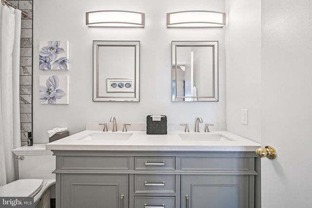 2 WARWICK CT, Mount Laurel, NJ 08054