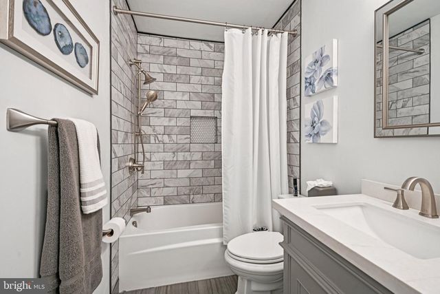 2 WARWICK CT, Mount Laurel, NJ 08054