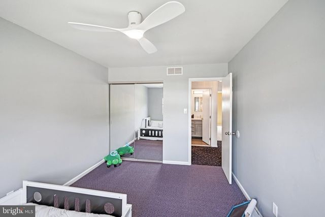 2 WARWICK CT, Mount Laurel, NJ 08054