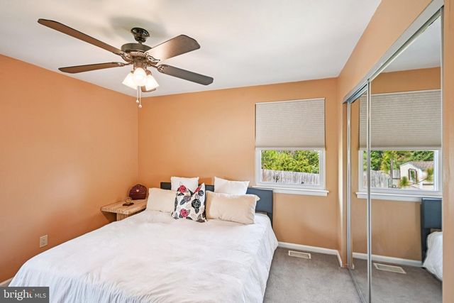 2 WARWICK CT, Mount Laurel, NJ 08054