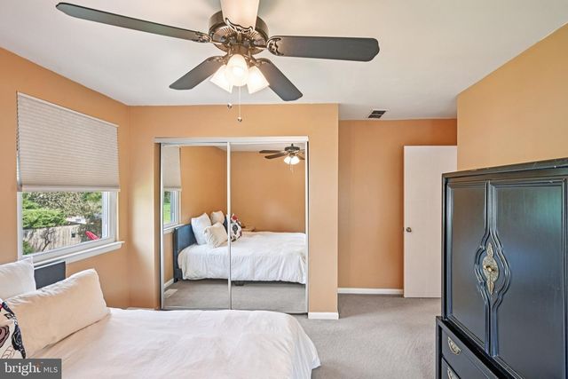 2 WARWICK CT, Mount Laurel, NJ 08054