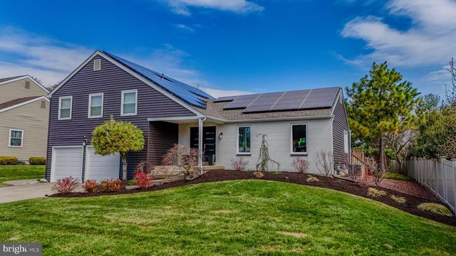 2 WARWICK CT, Mount Laurel, NJ 08054