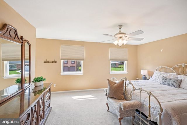 2 WARWICK CT, Mount Laurel, NJ 08054