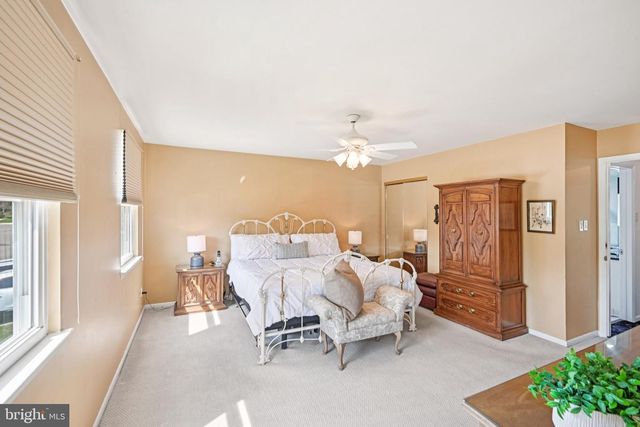 2 WARWICK CT, Mount Laurel, NJ 08054