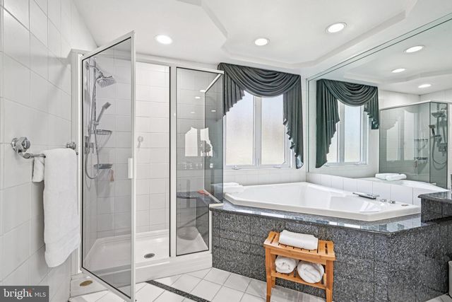 2 WARWICK CT, Mount Laurel, NJ 08054