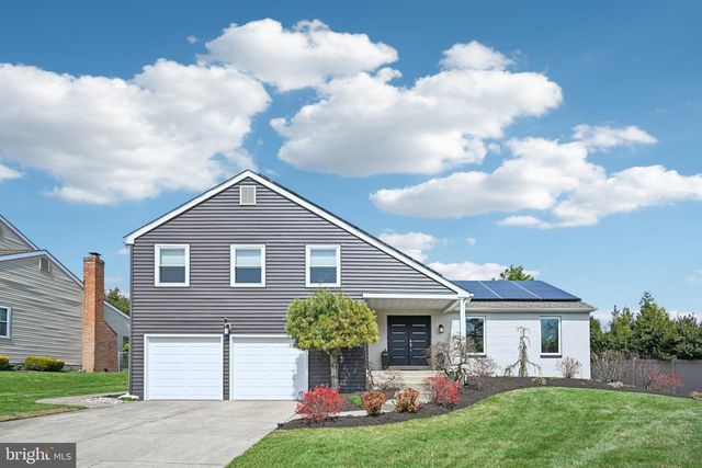 2 WARWICK CT, Mount Laurel, NJ 08054