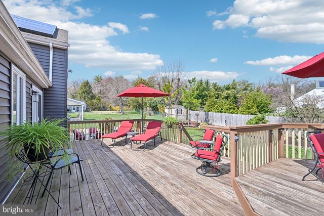 2 WARWICK CT, Mount Laurel, NJ 08054