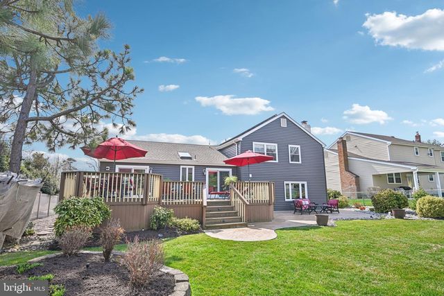 2 WARWICK CT, Mount Laurel, NJ 08054