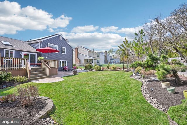 2 WARWICK CT, Mount Laurel, NJ 08054