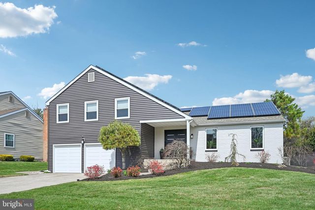 2 WARWICK CT, Mount Laurel, NJ 08054