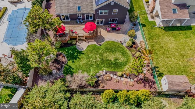 2 WARWICK CT, Mount Laurel, NJ 08054