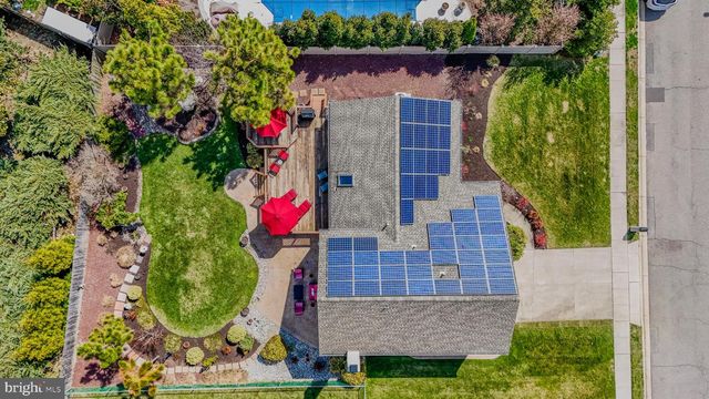 2 WARWICK CT, Mount Laurel, NJ 08054