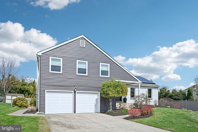 2 WARWICK CT, Mount Laurel, NJ 08054