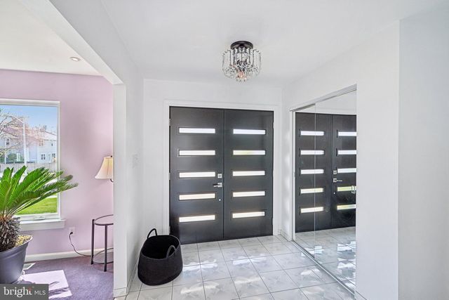 2 WARWICK CT, Mount Laurel, NJ 08054