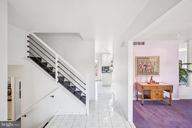 2 WARWICK CT, Mount Laurel, NJ 08054