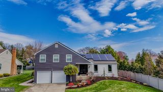 2 WARWICK CT, Mount Laurel, NJ 08054