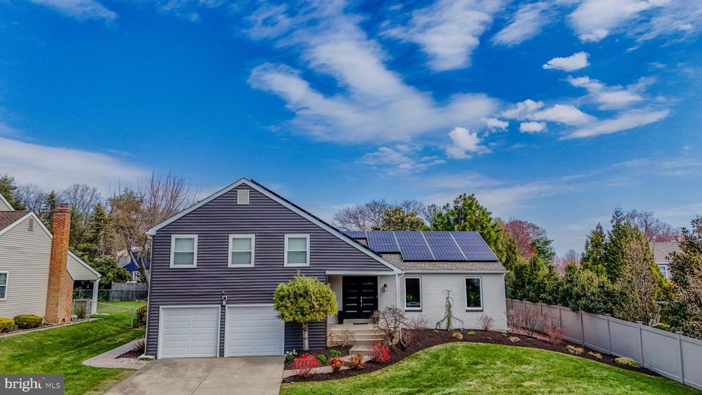 2 WARWICK CT, Mount Laurel, NJ 08054