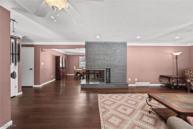 6473 Tanglewood Lane, Seven Hills, OH 44131