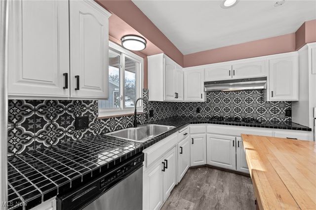 6473 Tanglewood Lane, Seven Hills, OH 44131