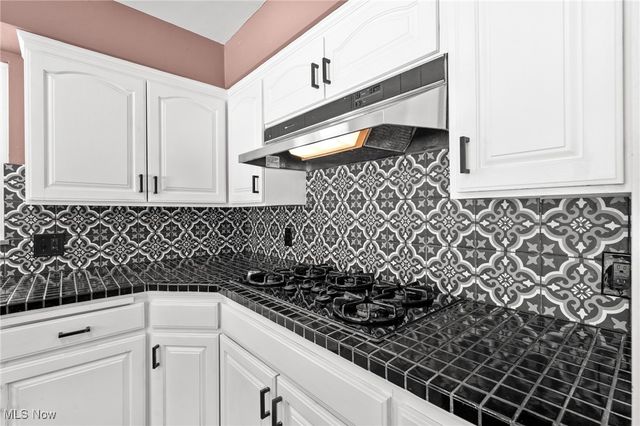 6473 Tanglewood Lane, Seven Hills, OH 44131