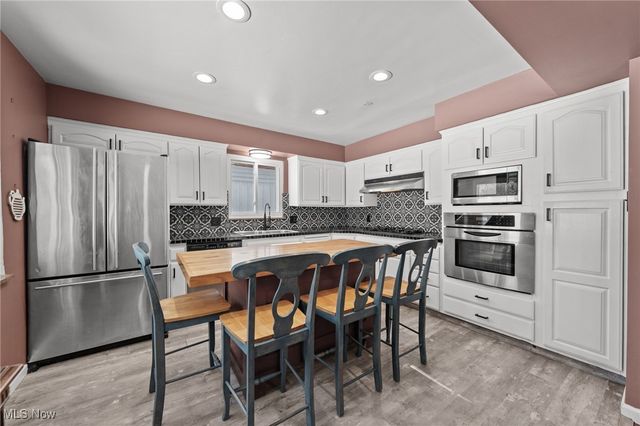 6473 Tanglewood Lane, Seven Hills, OH 44131