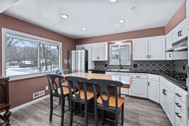 6473 Tanglewood Lane, Seven Hills, OH 44131