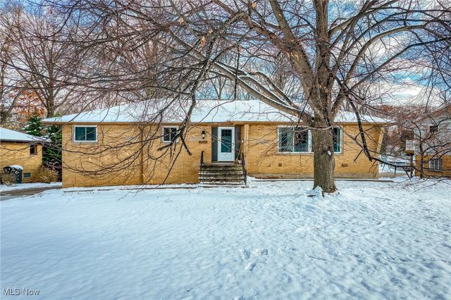 6473 Tanglewood Lane, Seven Hills, OH 44131