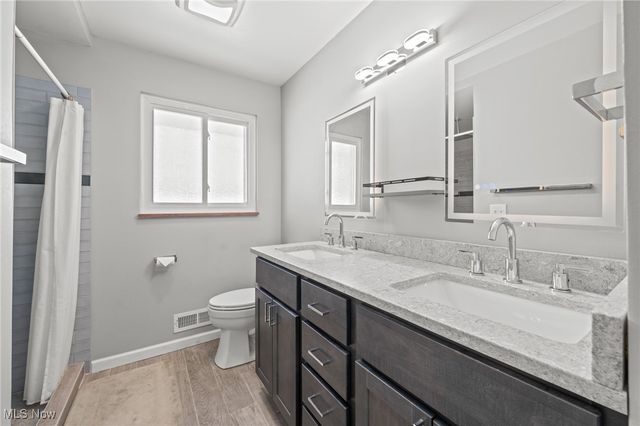 6473 Tanglewood Lane, Seven Hills, OH 44131