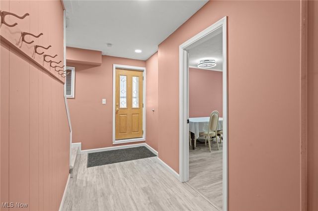 6473 Tanglewood Lane, Seven Hills, OH 44131