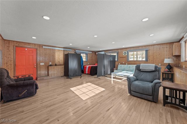 6473 Tanglewood Lane, Seven Hills, OH 44131