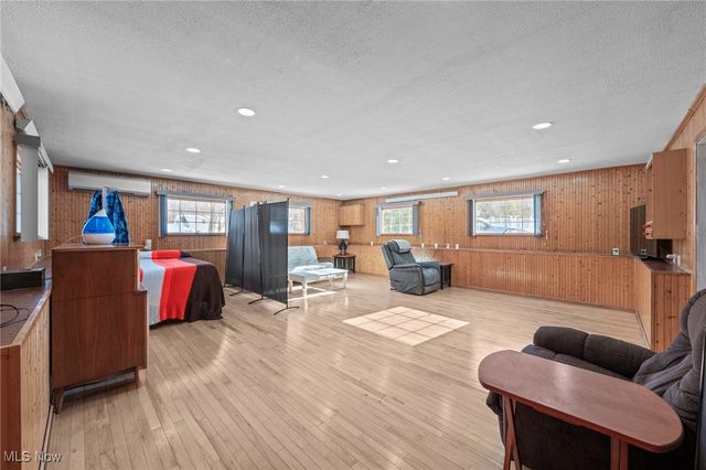 6473 Tanglewood Lane, Seven Hills, OH 44131