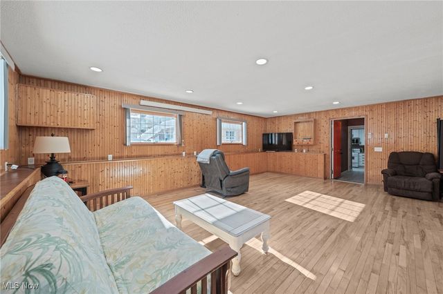 6473 Tanglewood Lane, Seven Hills, OH 44131