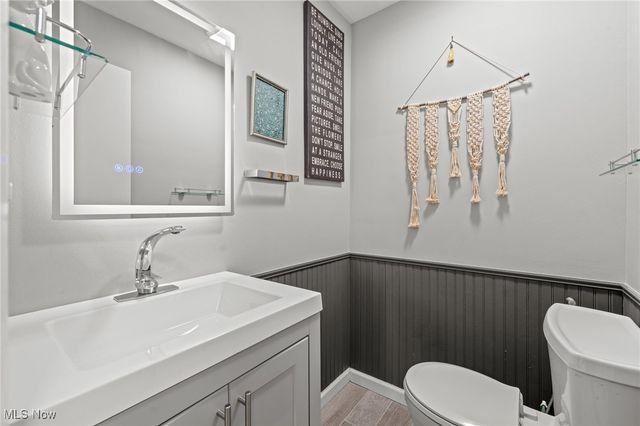 6473 Tanglewood Lane, Seven Hills, OH 44131