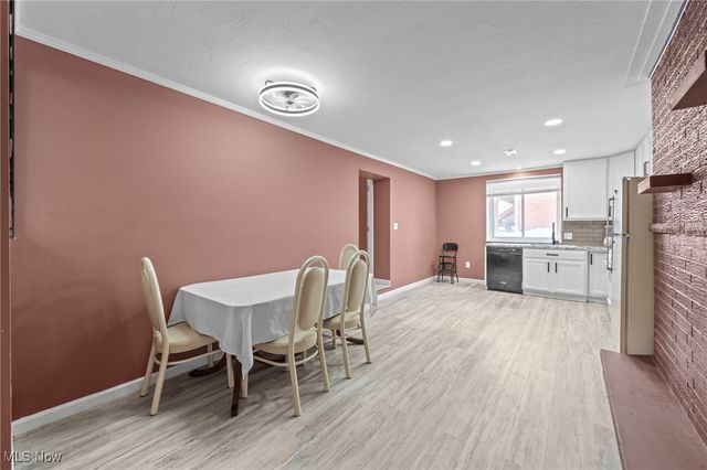 6473 Tanglewood Lane, Seven Hills, OH 44131