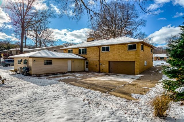 6473 Tanglewood Lane, Seven Hills, OH 44131