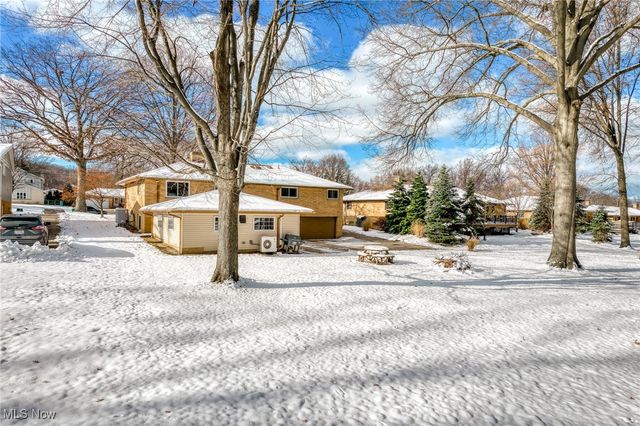 6473 Tanglewood Lane, Seven Hills, OH 44131