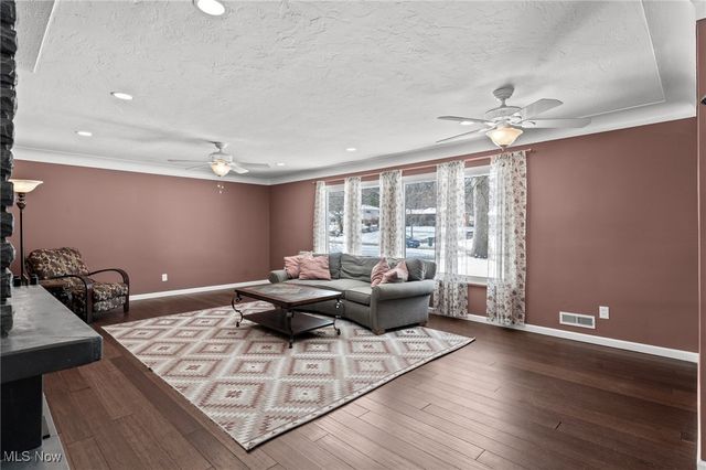 6473 Tanglewood Lane, Seven Hills, OH 44131