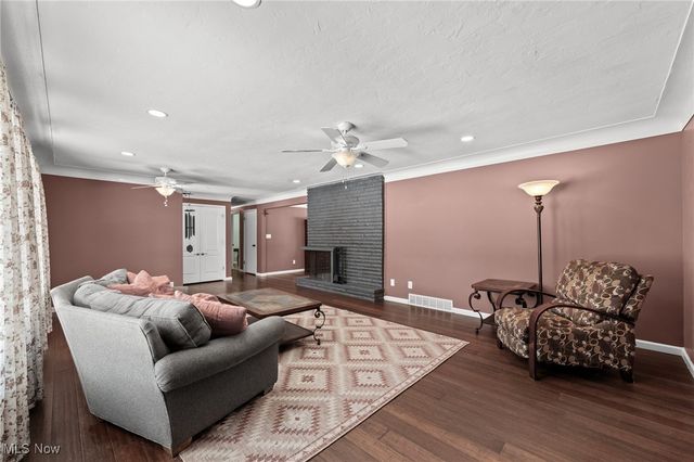 6473 Tanglewood Lane, Seven Hills, OH 44131