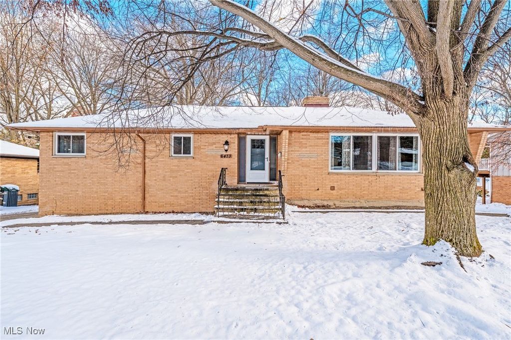 6473 Tanglewood Lane, Seven Hills, OH 44131