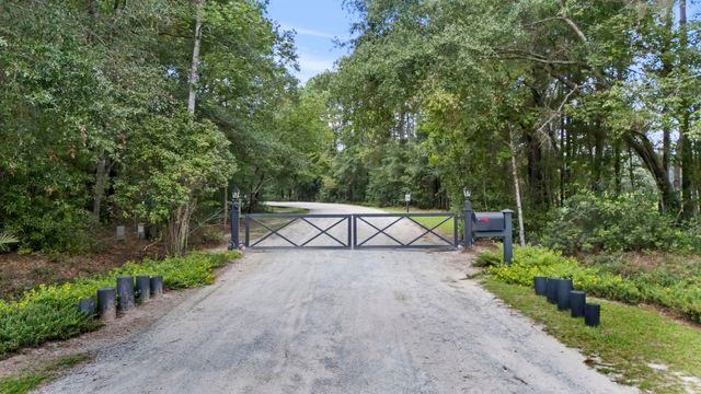 1451 Bears Bluff Road, Wadmalaw Island, SC 29487