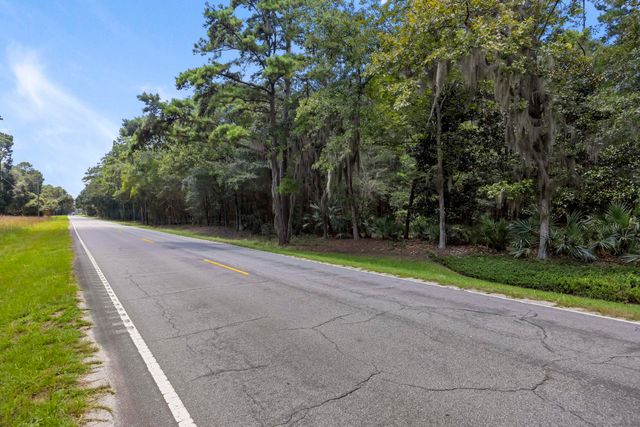 1451 Bears Bluff Road, Wadmalaw Island, SC 29487