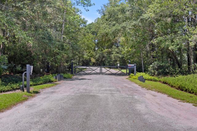 1451 Bears Bluff Road, Wadmalaw Island, SC 29487