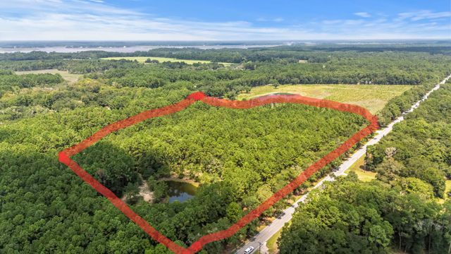 1451 Bears Bluff Road, Wadmalaw Island, SC 29487