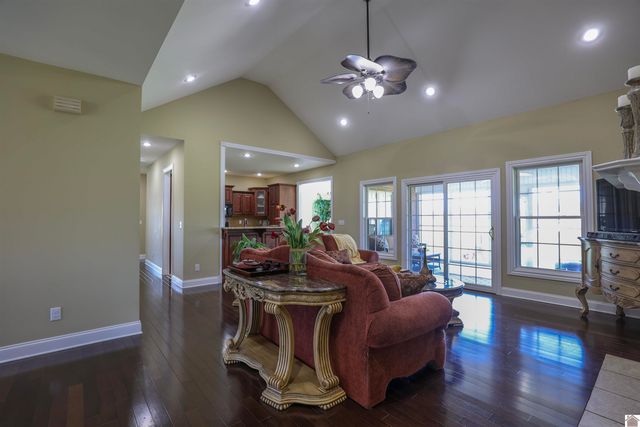 400 Cimarron Way, Paducah, KY 42001