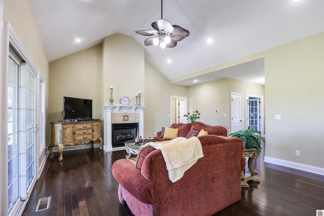 400 Cimarron Way, Paducah, KY 42001