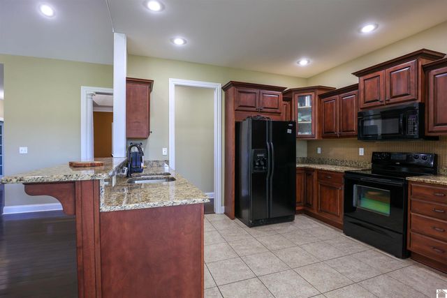 400 Cimarron Way, Paducah, KY 42001