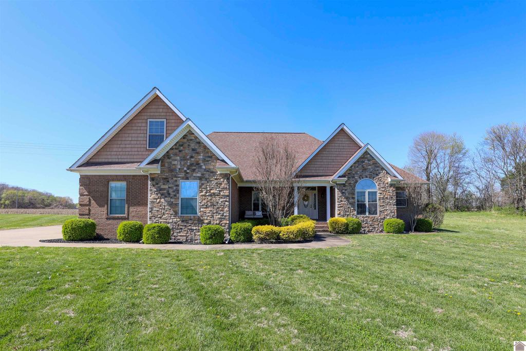 400 Cimarron Way, Paducah, KY 42001